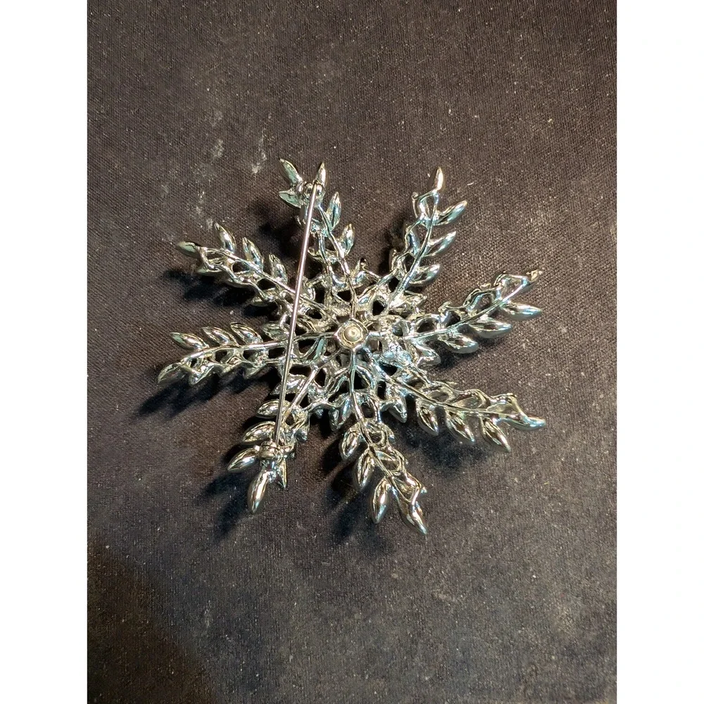 Vintage Silver Tone Rhinestone Snowflake Starburst Brooch Pin 2.5 Inch Clear